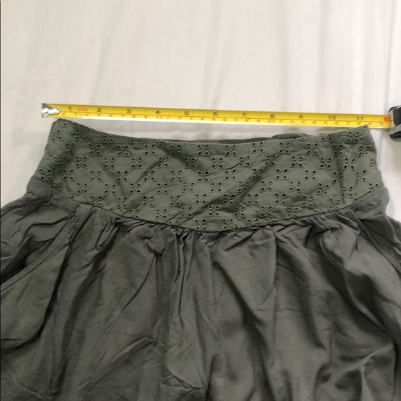 Green flowy short shorts AE - Picture 6 of 7